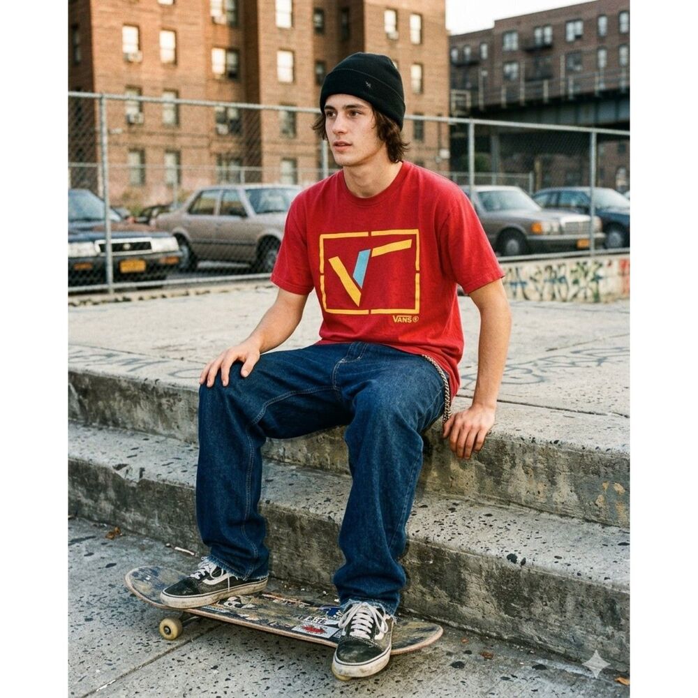 Vans Shirt Mens Medium Red Short Sleeve Geometric Graphic Tee Skateboarding